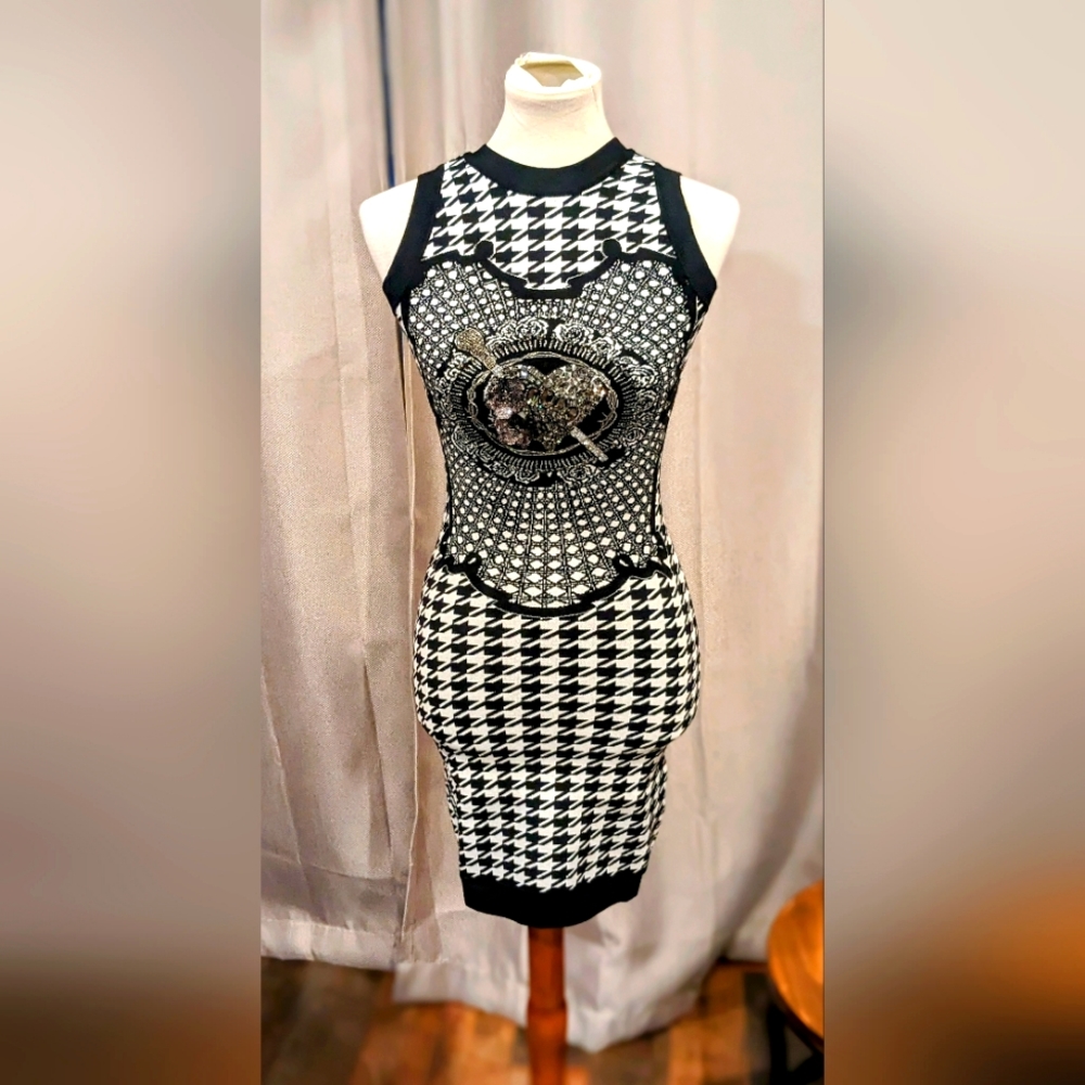 Houndstooth black & white bodycon dress w/ 3D jeweled heart detail sz S